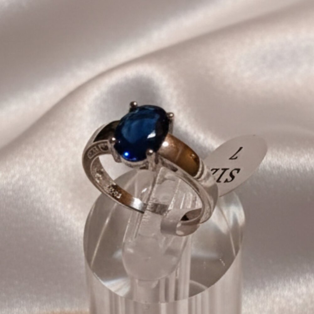 Blue Sapphire 2 Carat Solitaire Silver Tone Fashion Ring Size 7 NWOT - Picture 2 of 8